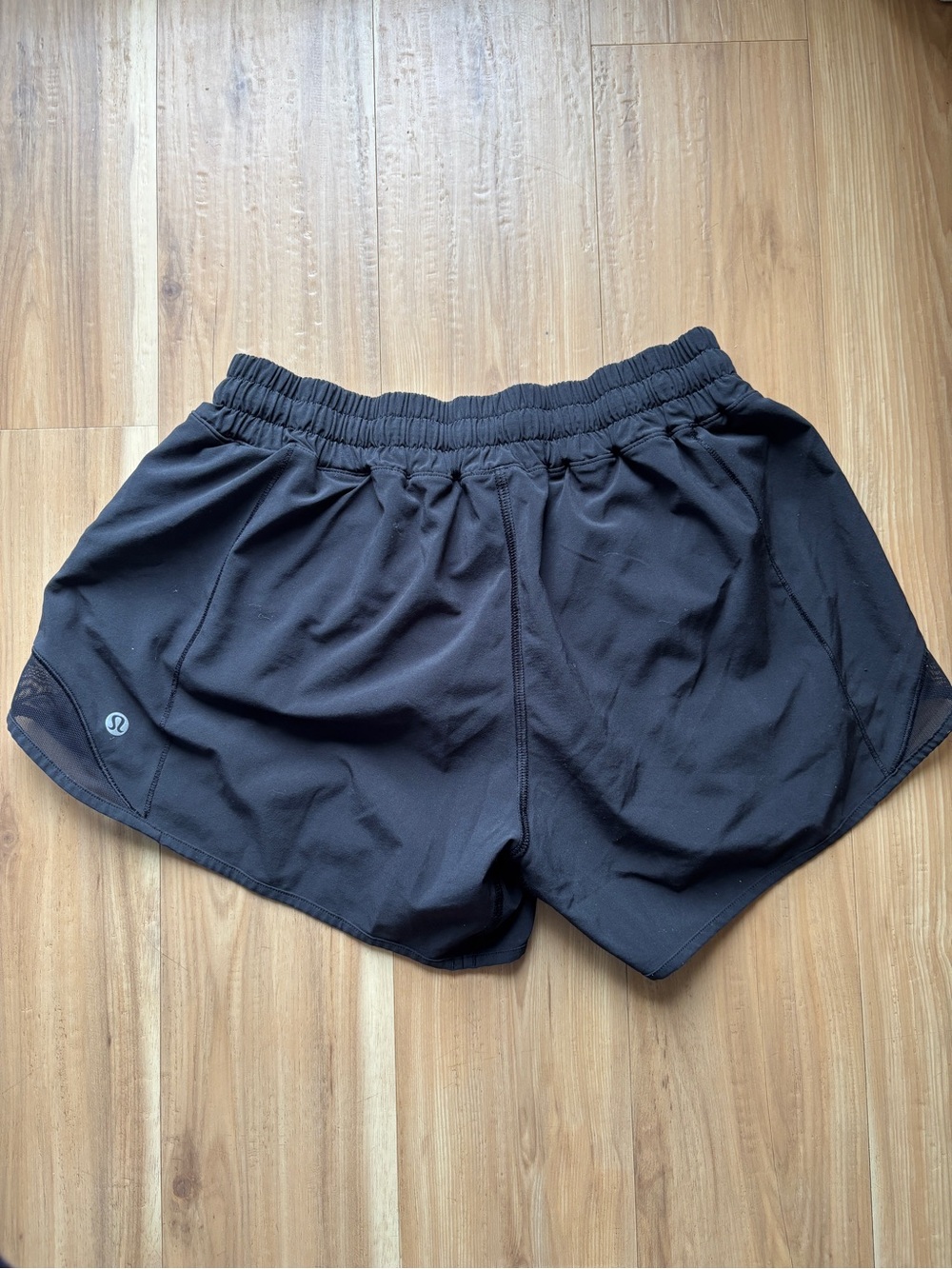 Lululemon Hotty Hot Short II *Long 4" Black Size 6 - Picture 2 of 4